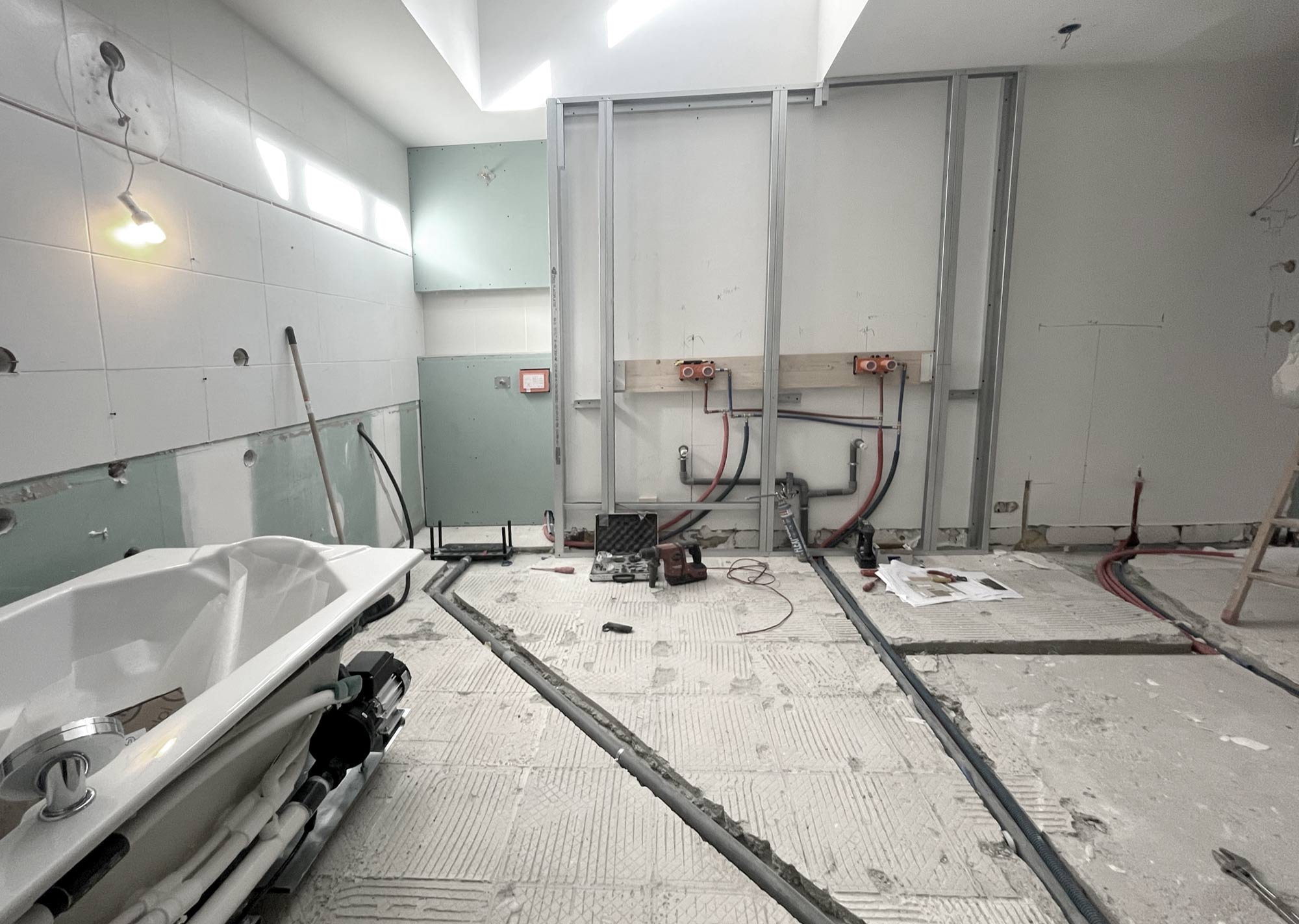 Travaux en cours de réalisation pour la création d'un SPA sur-mesure à Lyon