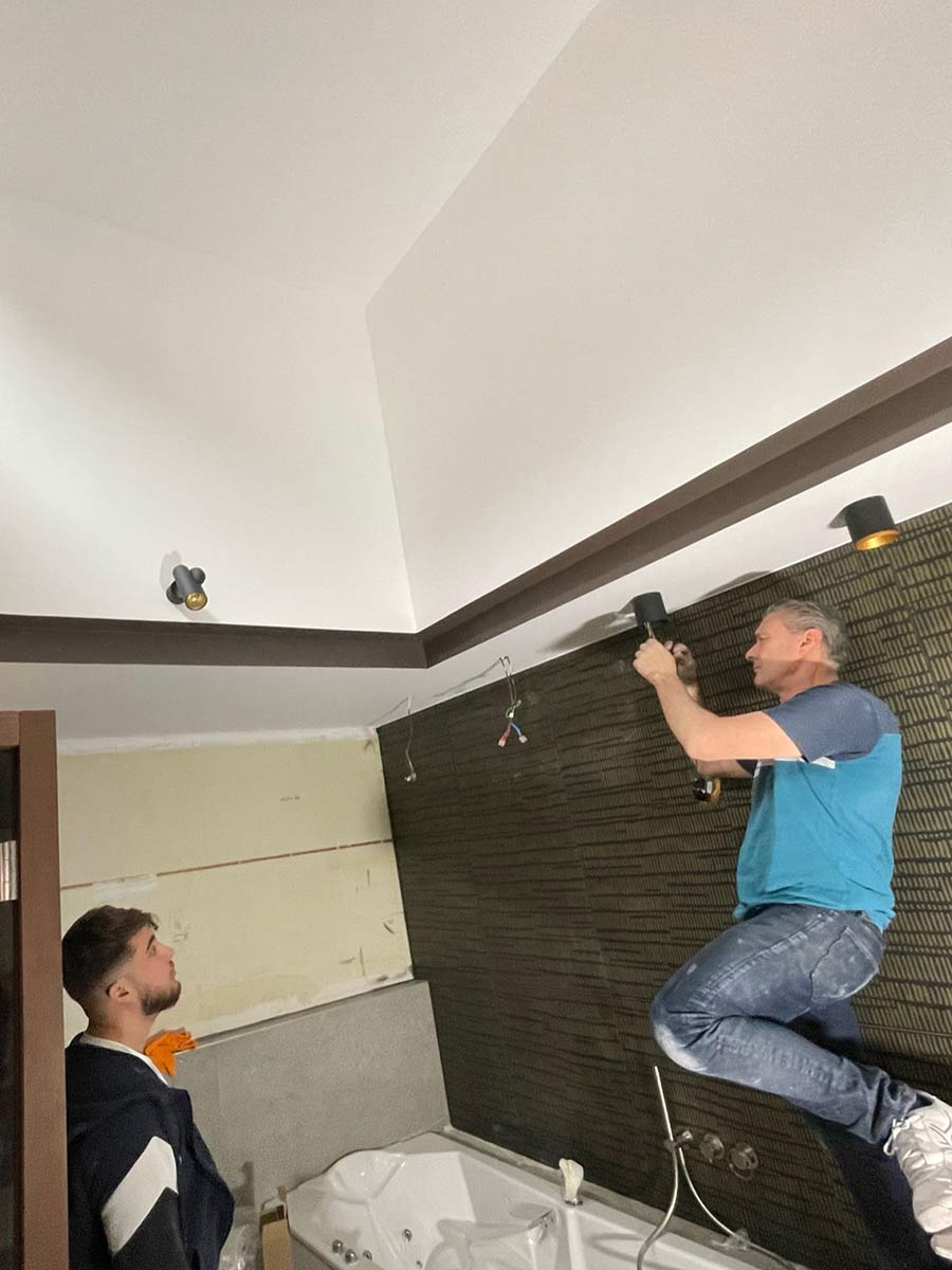 Travaux en cours de réalisation pour la rénovation de la salle de bains sur-mesure à Lyon