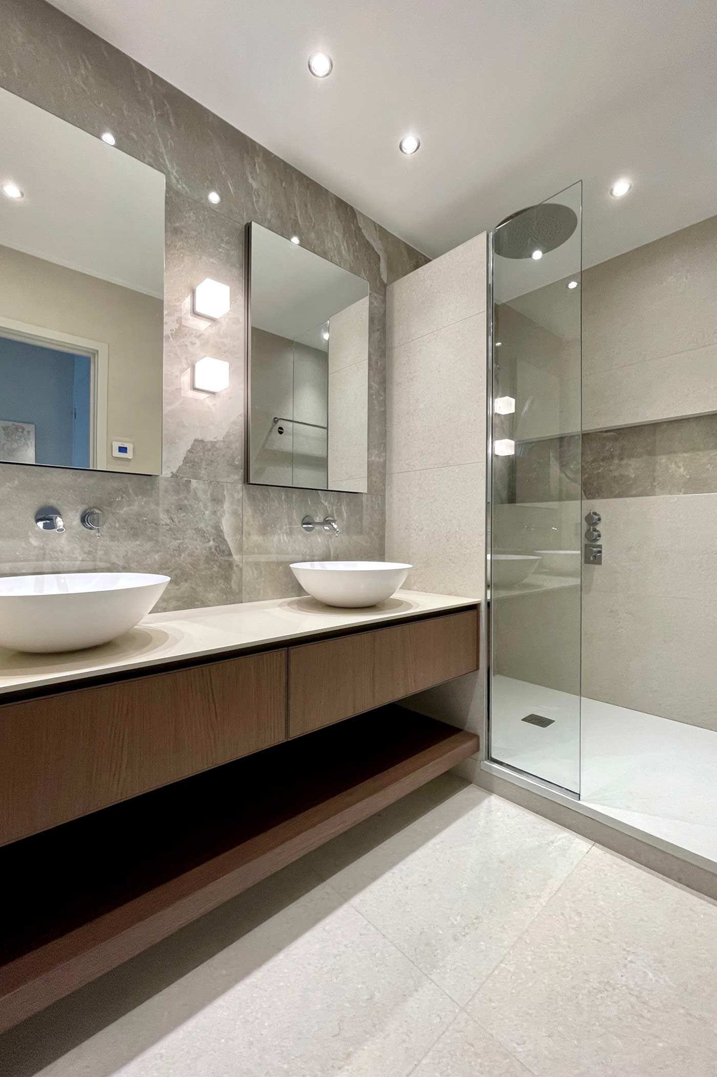 Salle de bains haut de gamme en pierre à Lyon / Rhône-Alpes