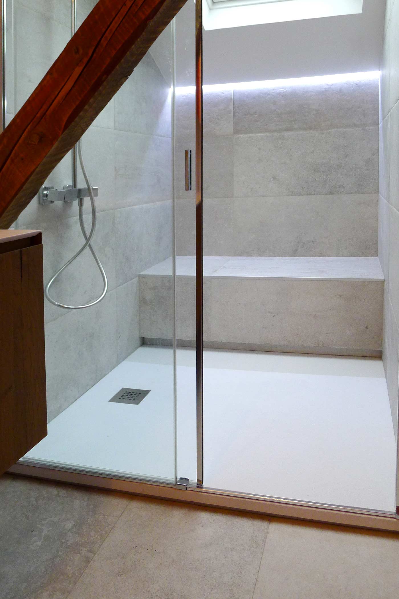 Salle de bains haut de gamme en pierre à Lyon / Rhône-Alpes