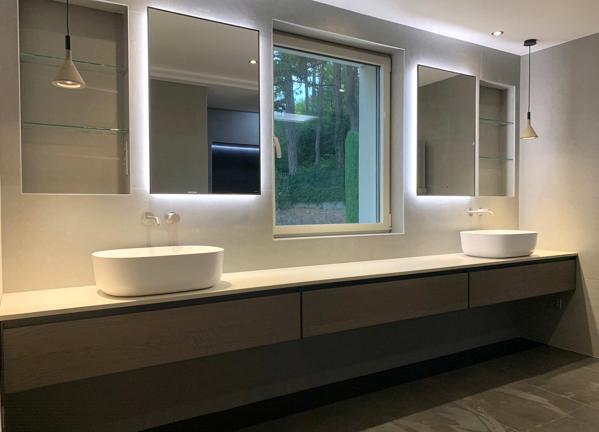 Salle de bains haut de gamme en pierre à Lyon / Rhône-Alpes