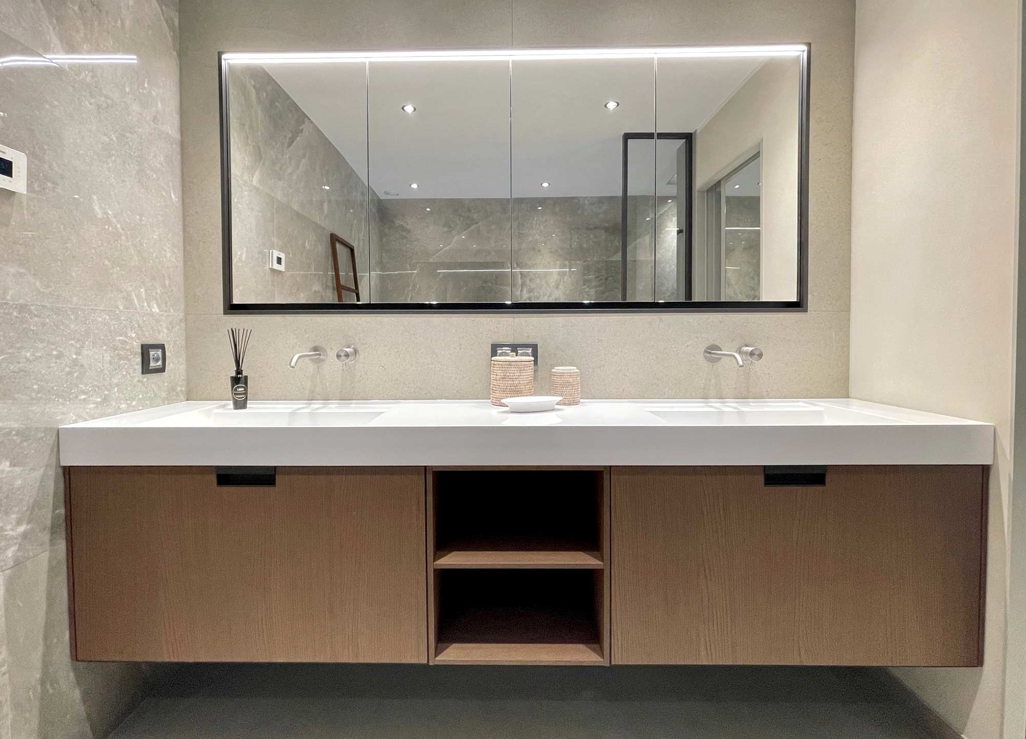 Salle de bains haut de gamme en pierre à Lyon / Rhône-Alpes