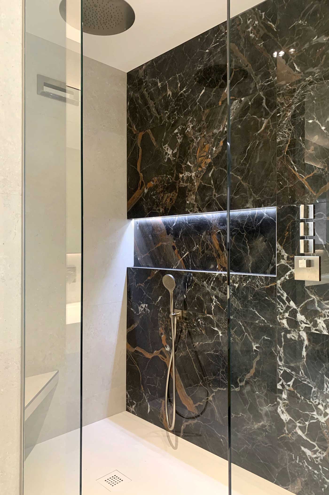 Salle de bains en marbre à Lyon