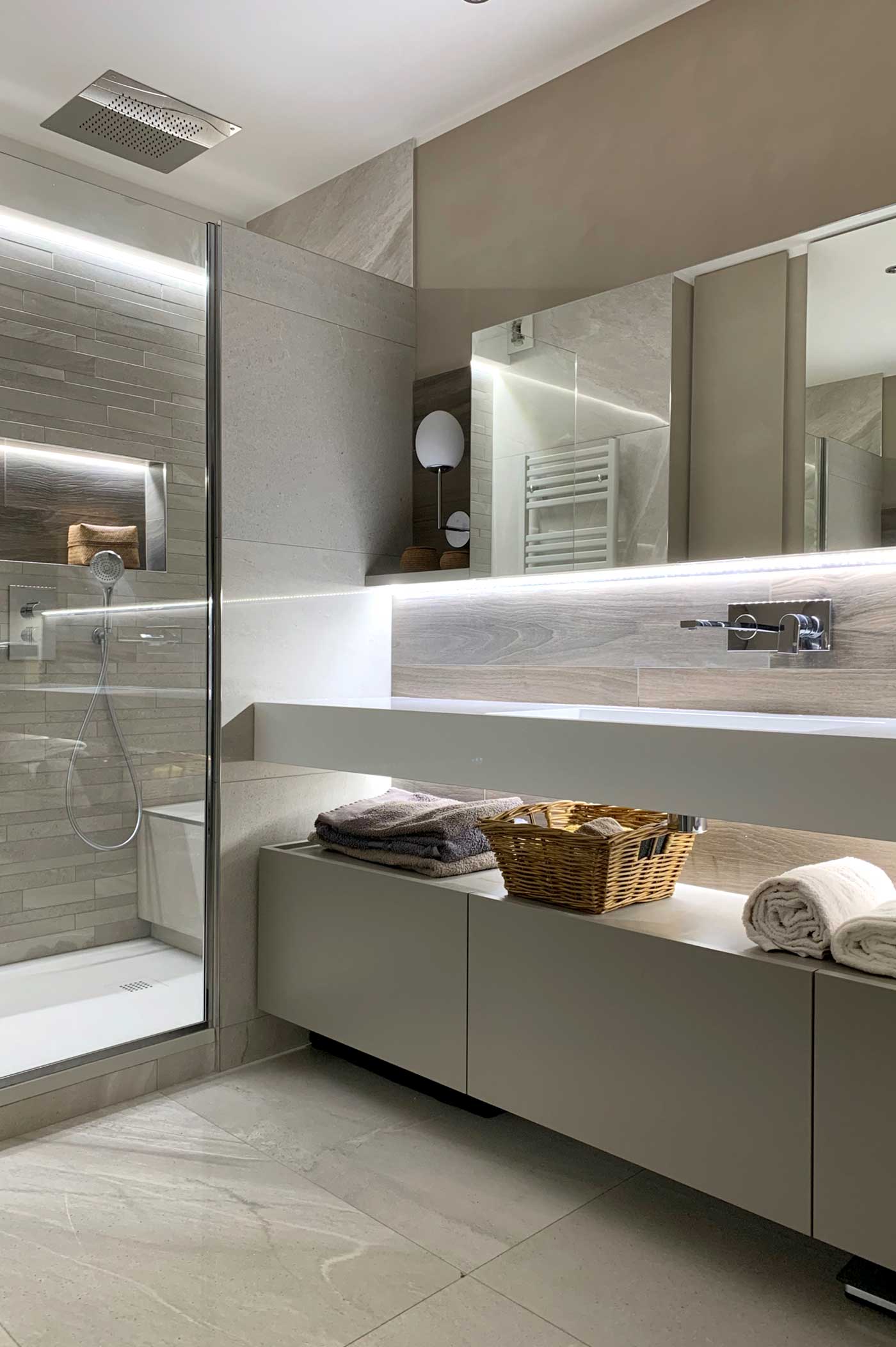 Salle de bains en pierre naturelle à Lyon