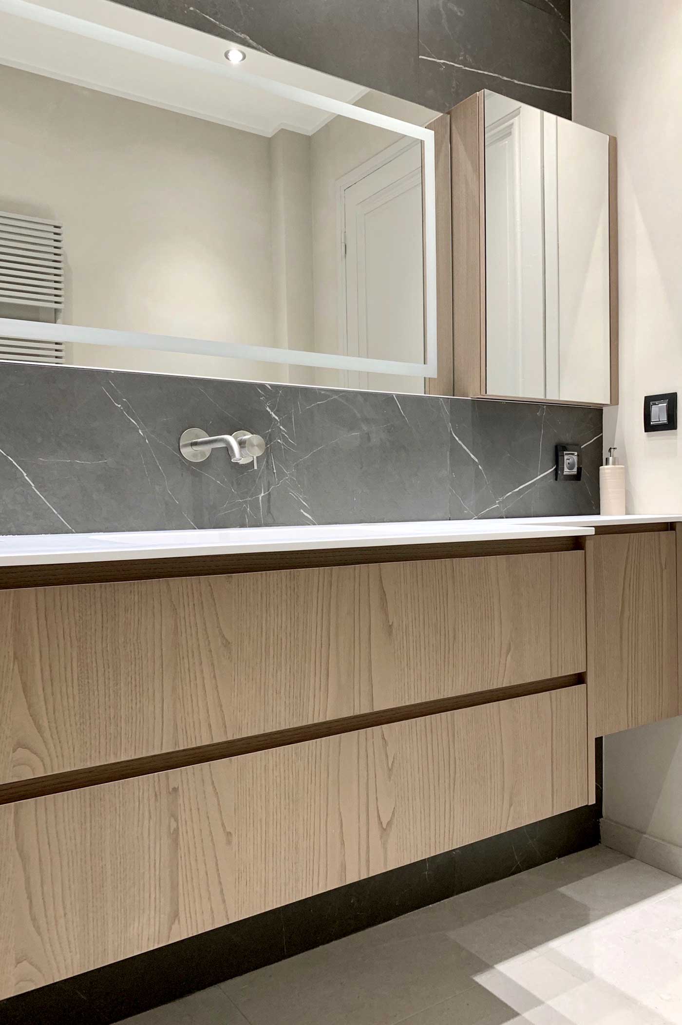 Salle de bains en pierre naturelle à Lyon