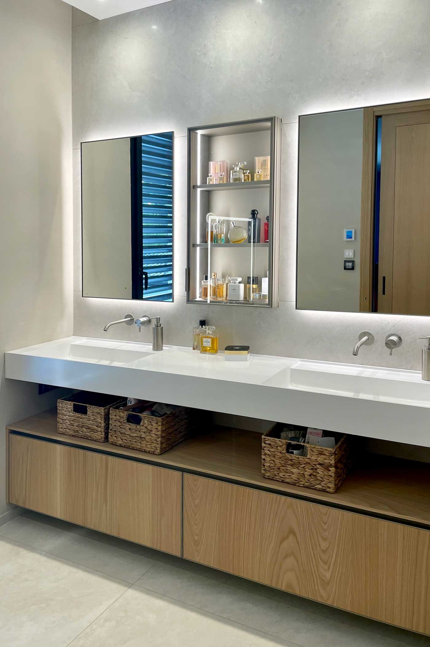 Salle de bains en pierre naturelle à Lyon