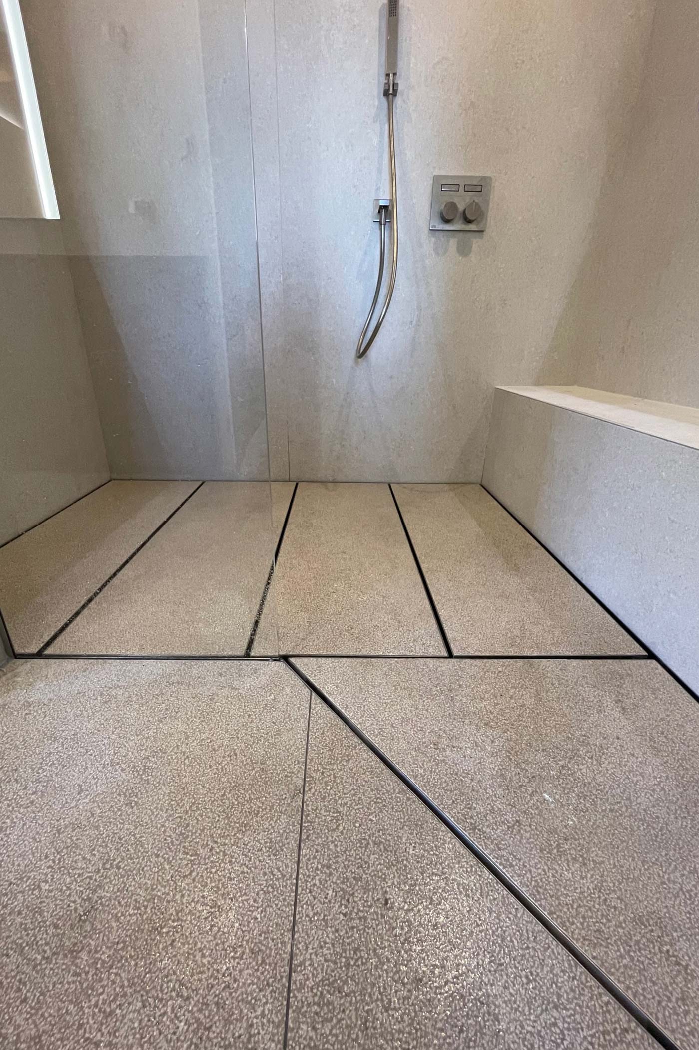 Salle de bains en pierre naturelle à Lyon