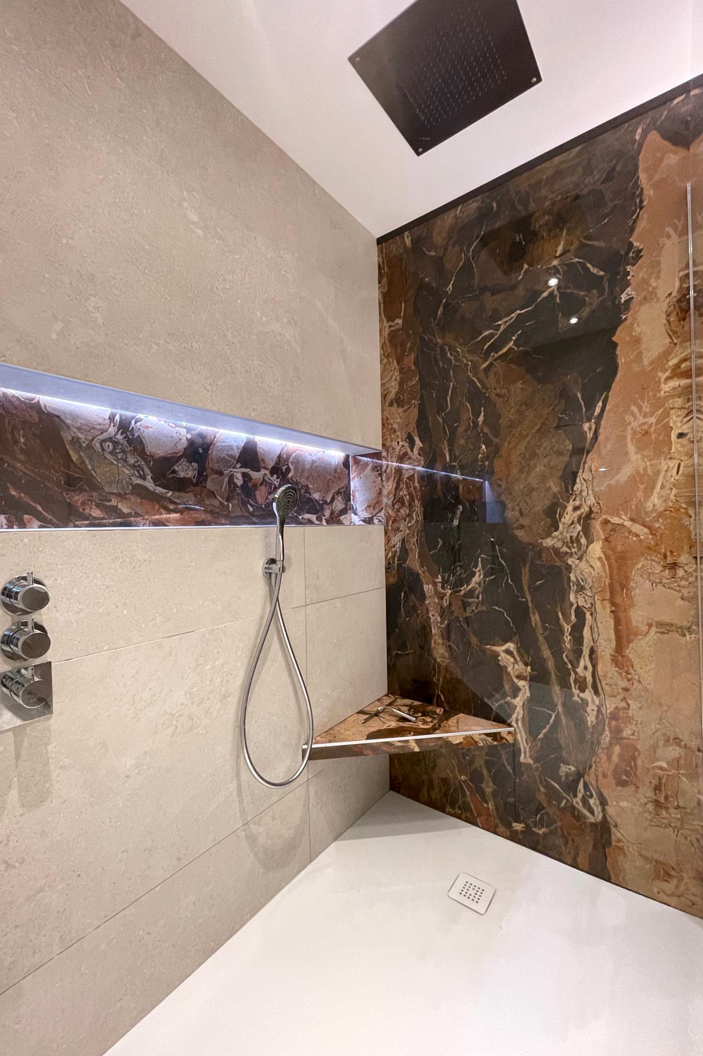 Rénovation salle de bains en marbre à Lyon / Rhône-Alpes