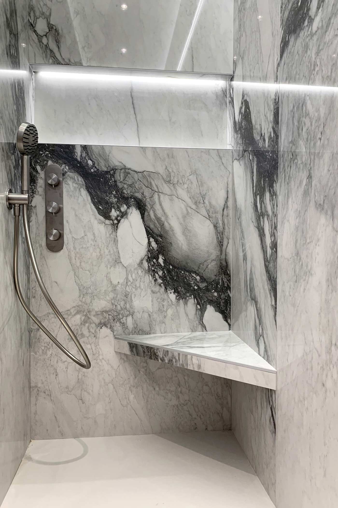 Rénovation salle de bains en marbre à Lyon / Rhône-Alpes