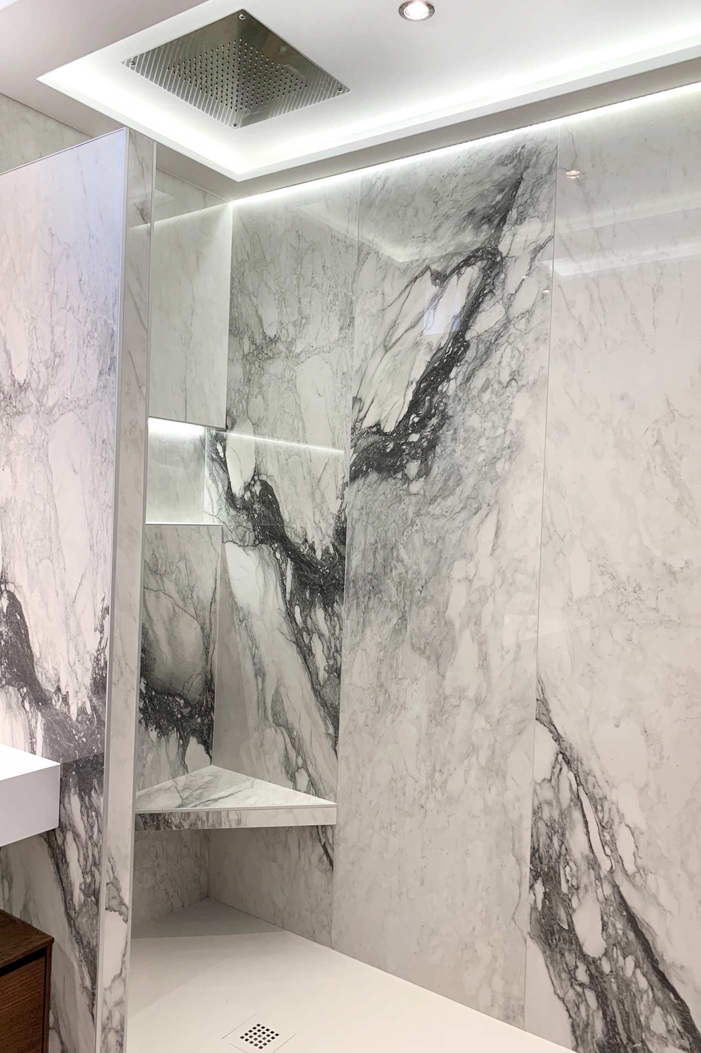 Rénovation salle de bains en marbre à Lyon / Rhône-Alpes