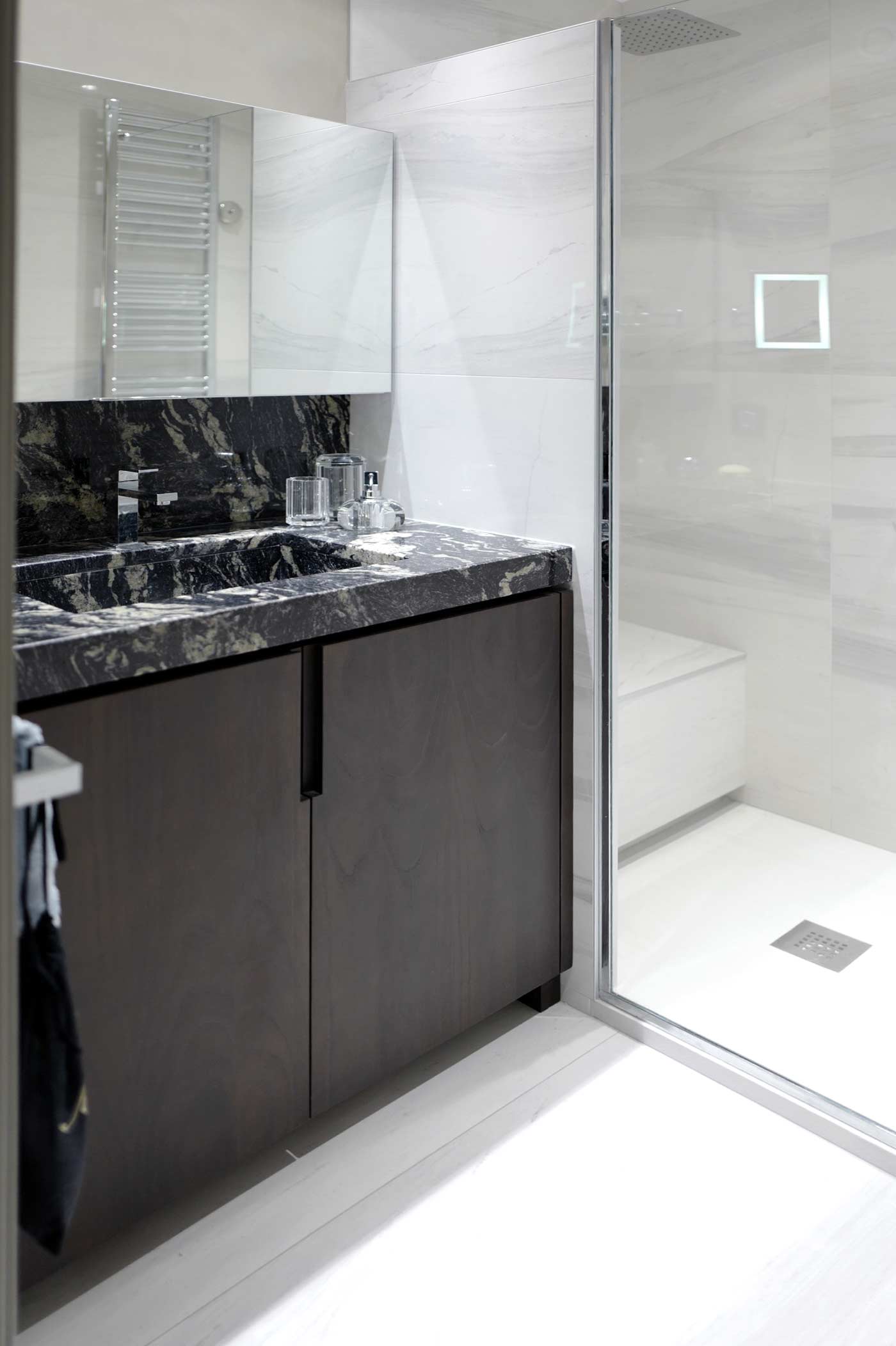 Rénovation salle de bains en marbre à Lyon / Rhône-Alpes