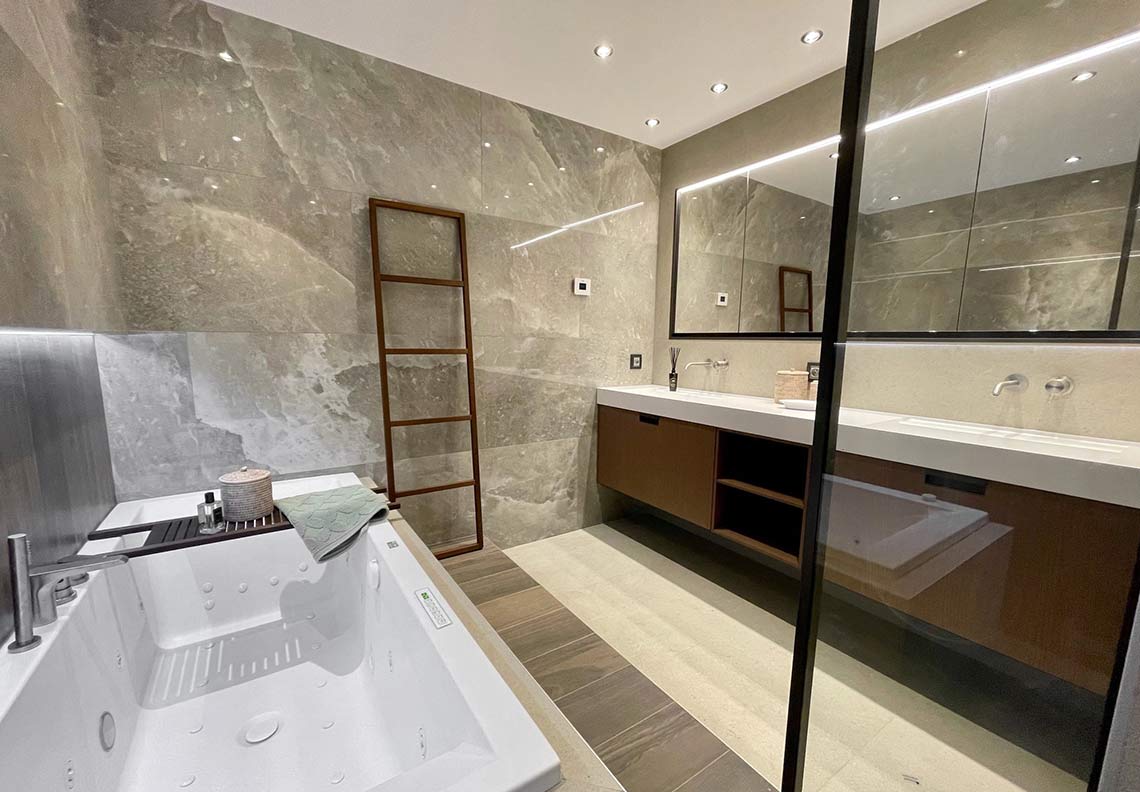 Salle de bains haut de gamme en pierre à Lyon